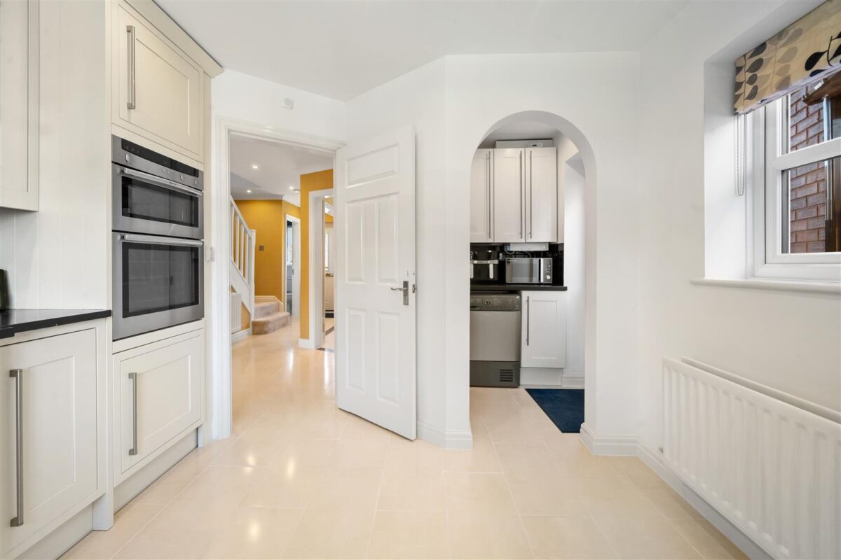 Eremon Close, Aintree