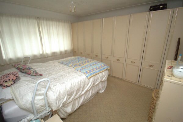 Taunton Drive, Aintree Village