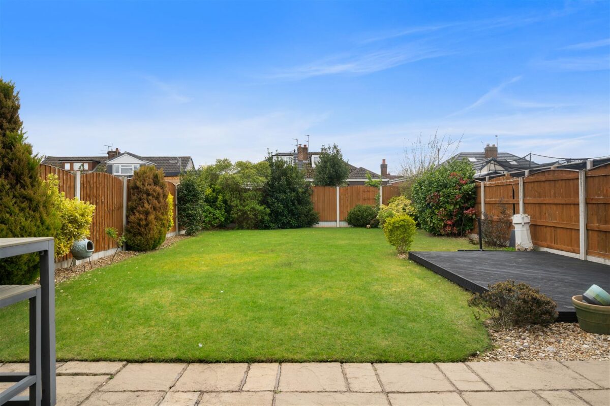 Shrewsbury Avenue, Aintree Village