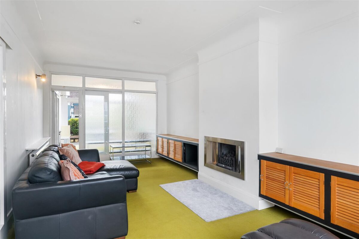 Mostyn Avenue, Aintree Village