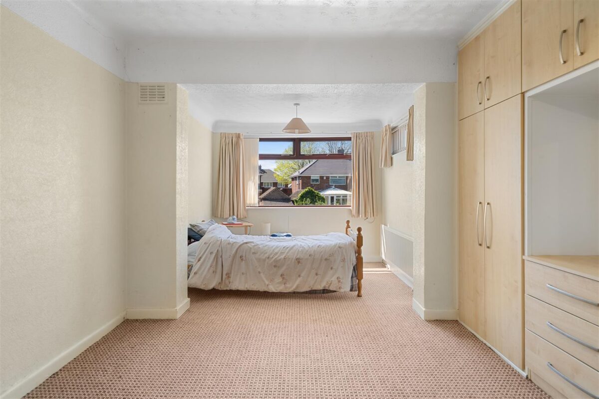 Sandhurst Drive, Aintree Village