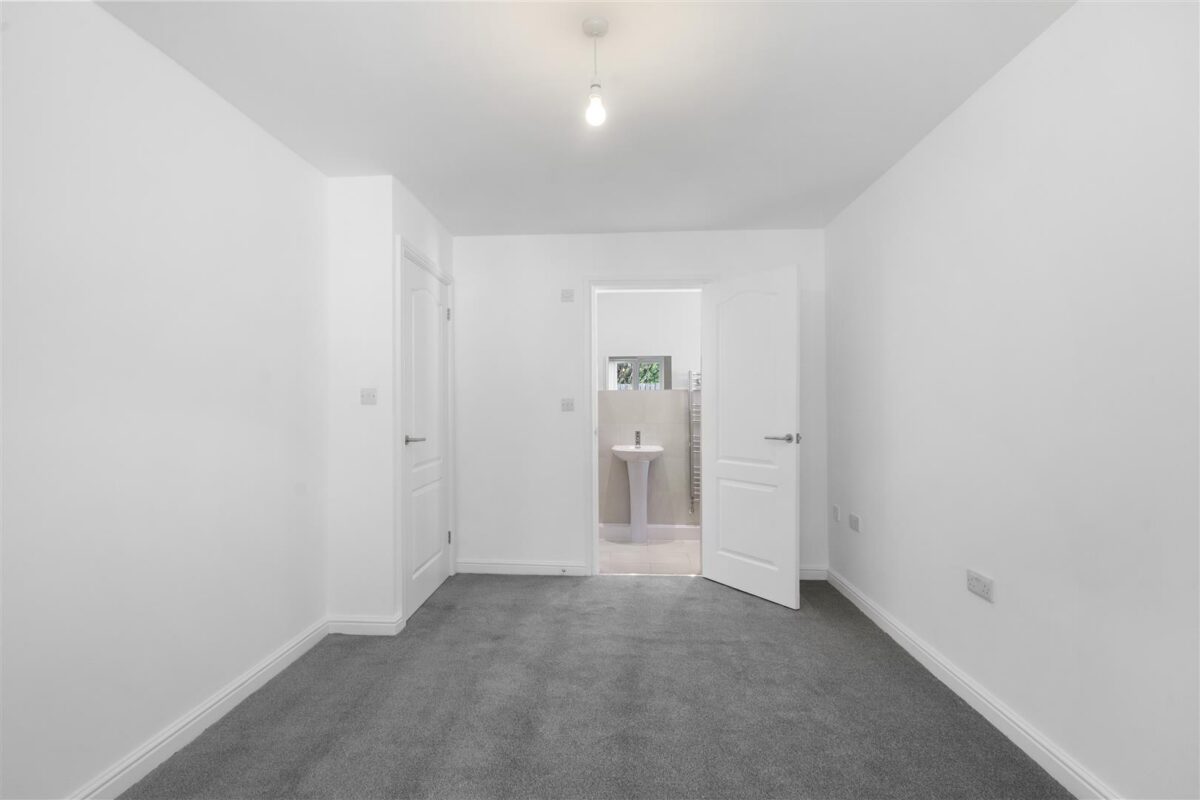 Martingale Close, Aintree Village