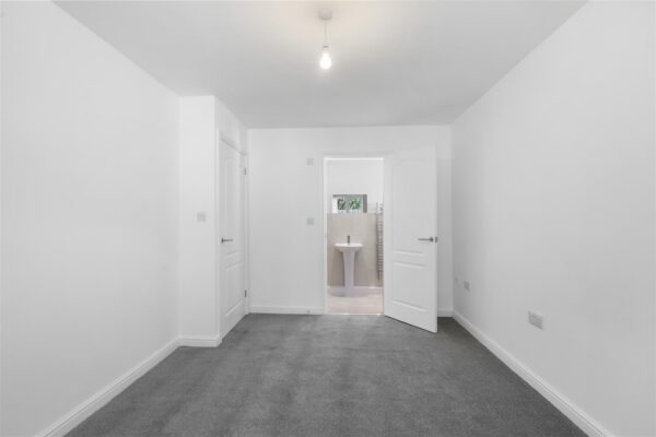 Martingale Close, Aintree Village