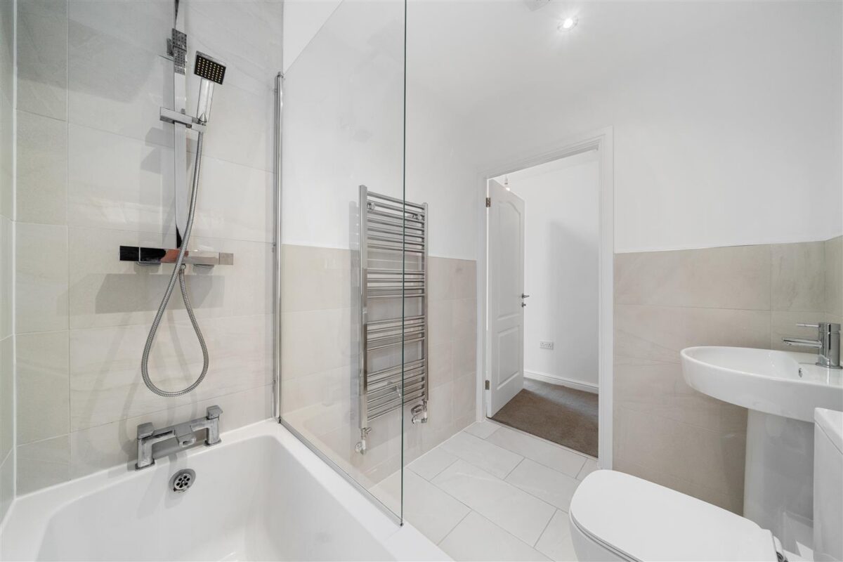 Martingale Close, Aintree Village