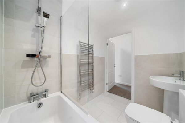 Martingale Close, Aintree Village