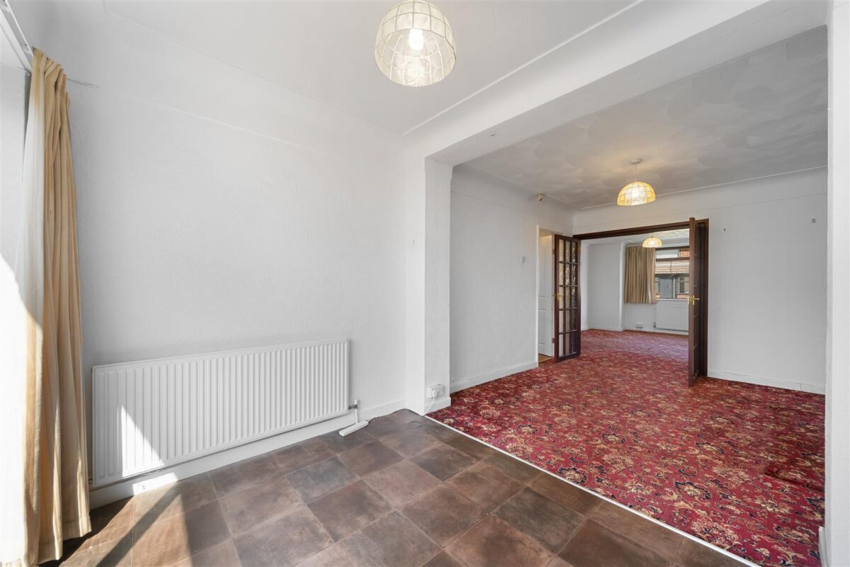 Sandhurst Drive, Aintree Village