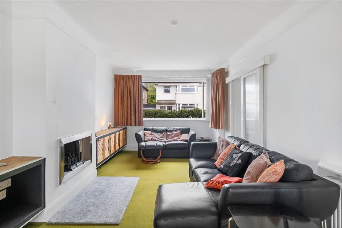 Mostyn Avenue, Aintree Village