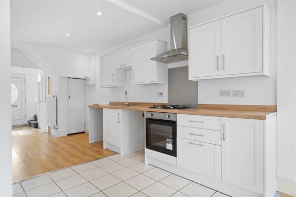 Oriel Drive, Aintree Village