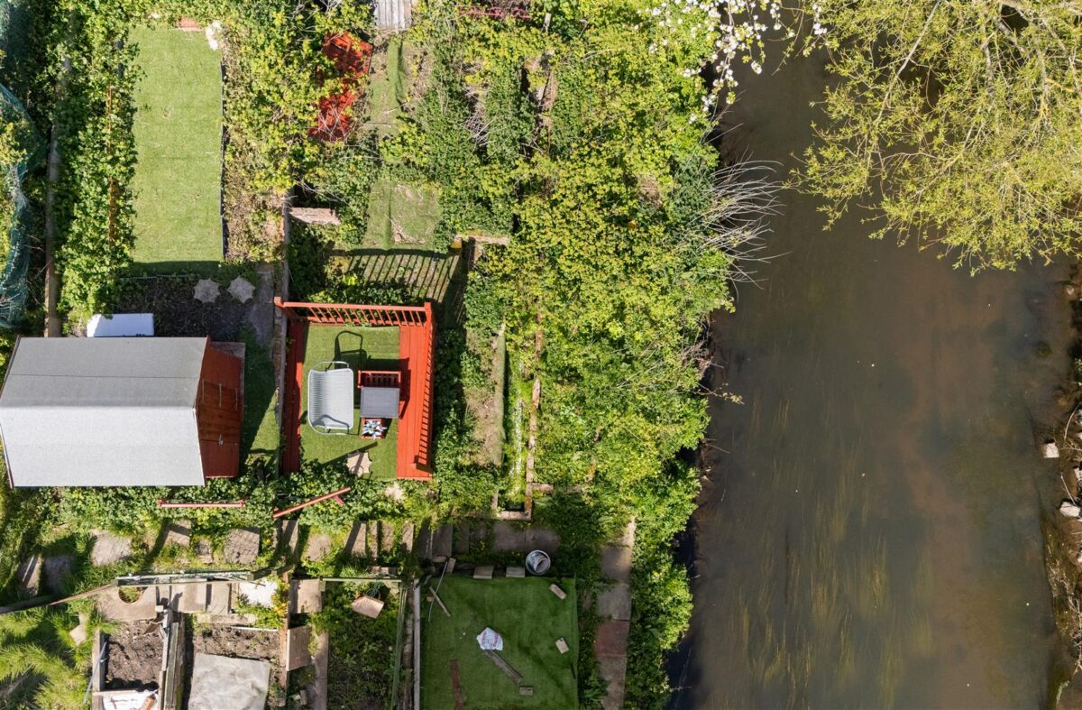 Kempton Park Road, Aintree Village