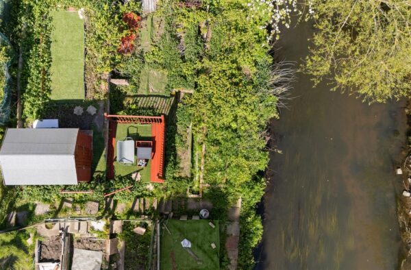 Kempton Park Road, Aintree Village