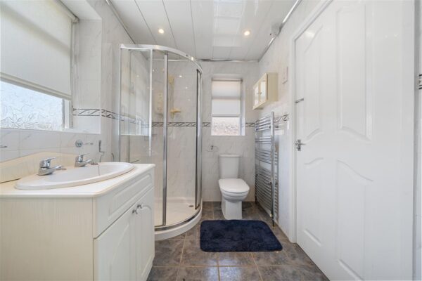 Sandhurst Drive, Aintree Village