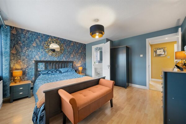 Eremon Close, Aintree