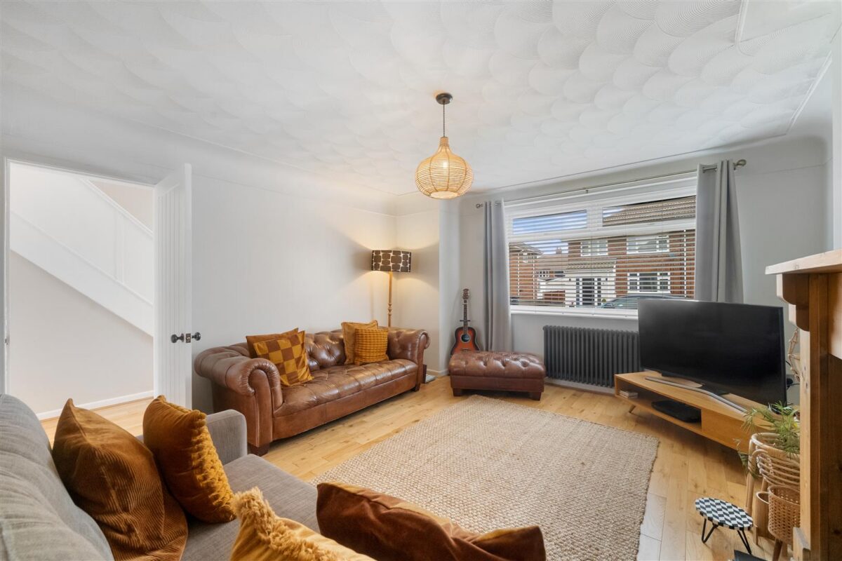 Shrewsbury Avenue, Aintree Village