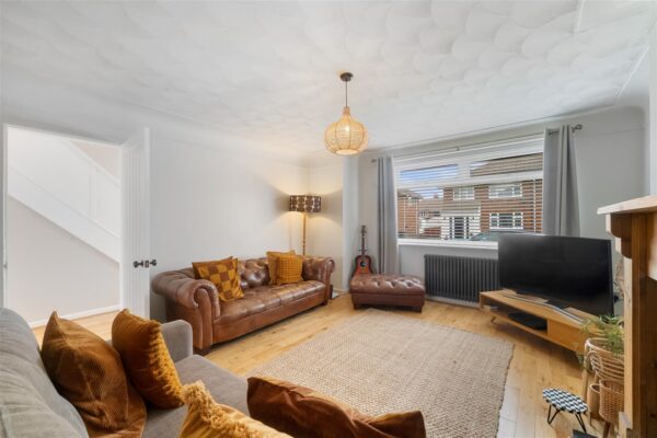 Shrewsbury Avenue, Aintree Village