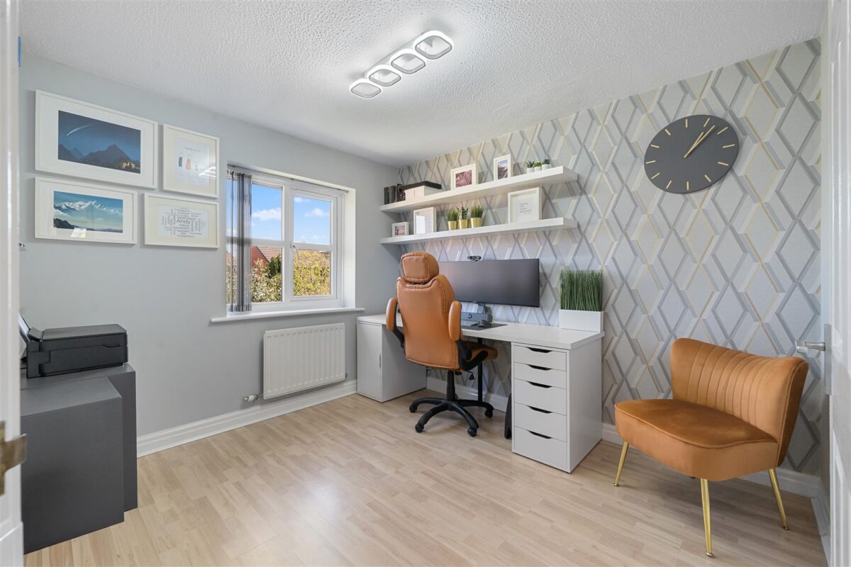 Eremon Close, Aintree