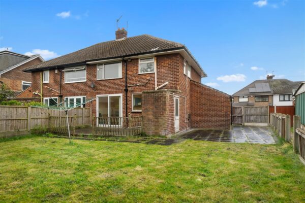 Charterhouse Drive, Aintree Village