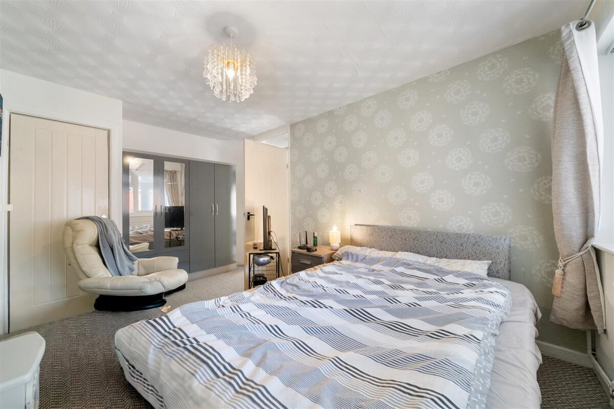 Kempton Park Road, Aintree Village