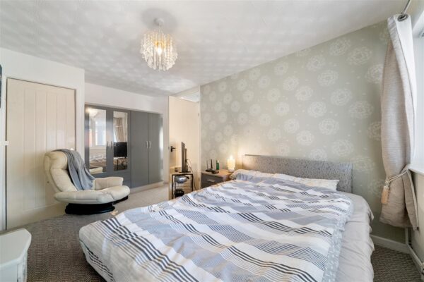 Kempton Park Road, Aintree Village