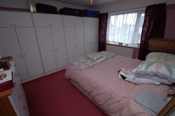 Taunton Drive, Aintree Village