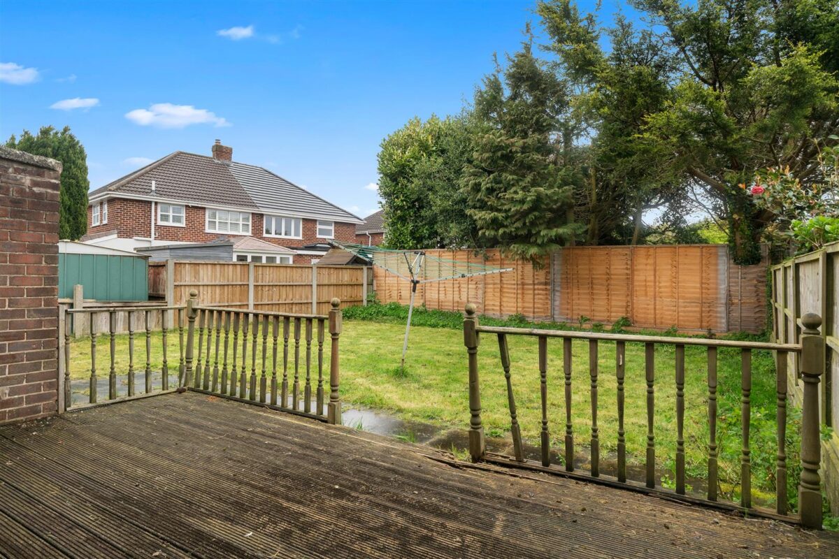 Charterhouse Drive, Aintree Village