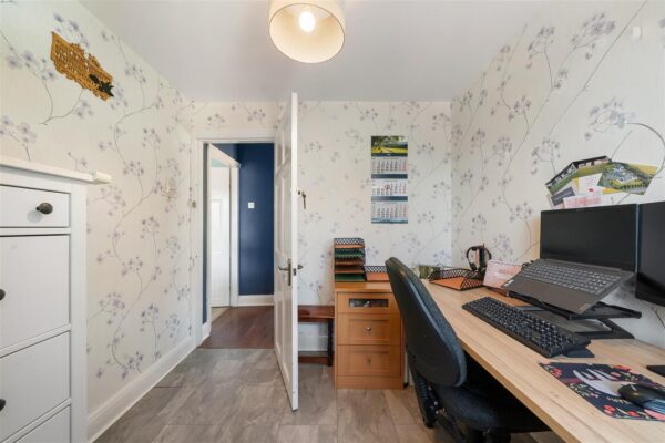 Crescent Road, Walton