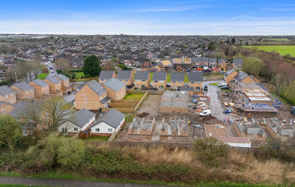 Martingale Close, Aintree Village