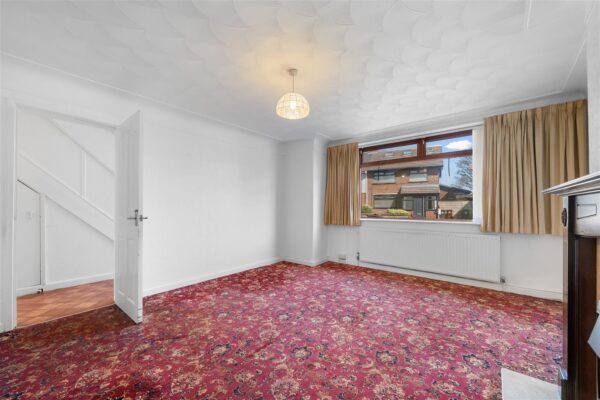 Sandhurst Drive, Aintree Village