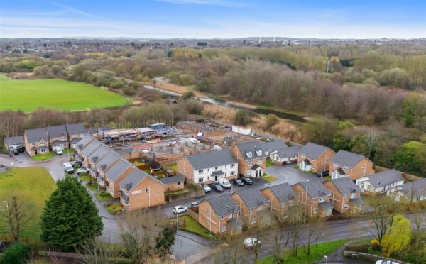 Martingale Close, Aintree Village
