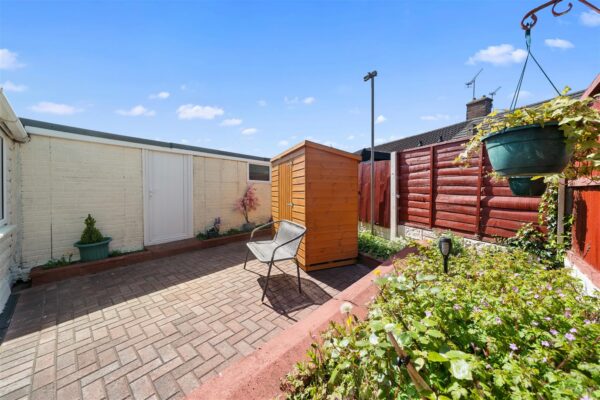 Kempton Park Road, Aintree Village