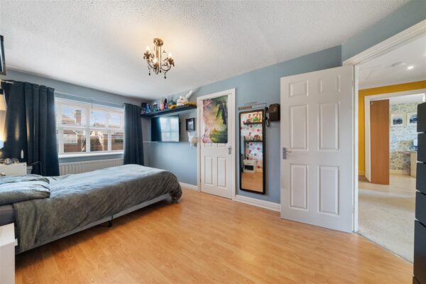 Eremon Close, Aintree