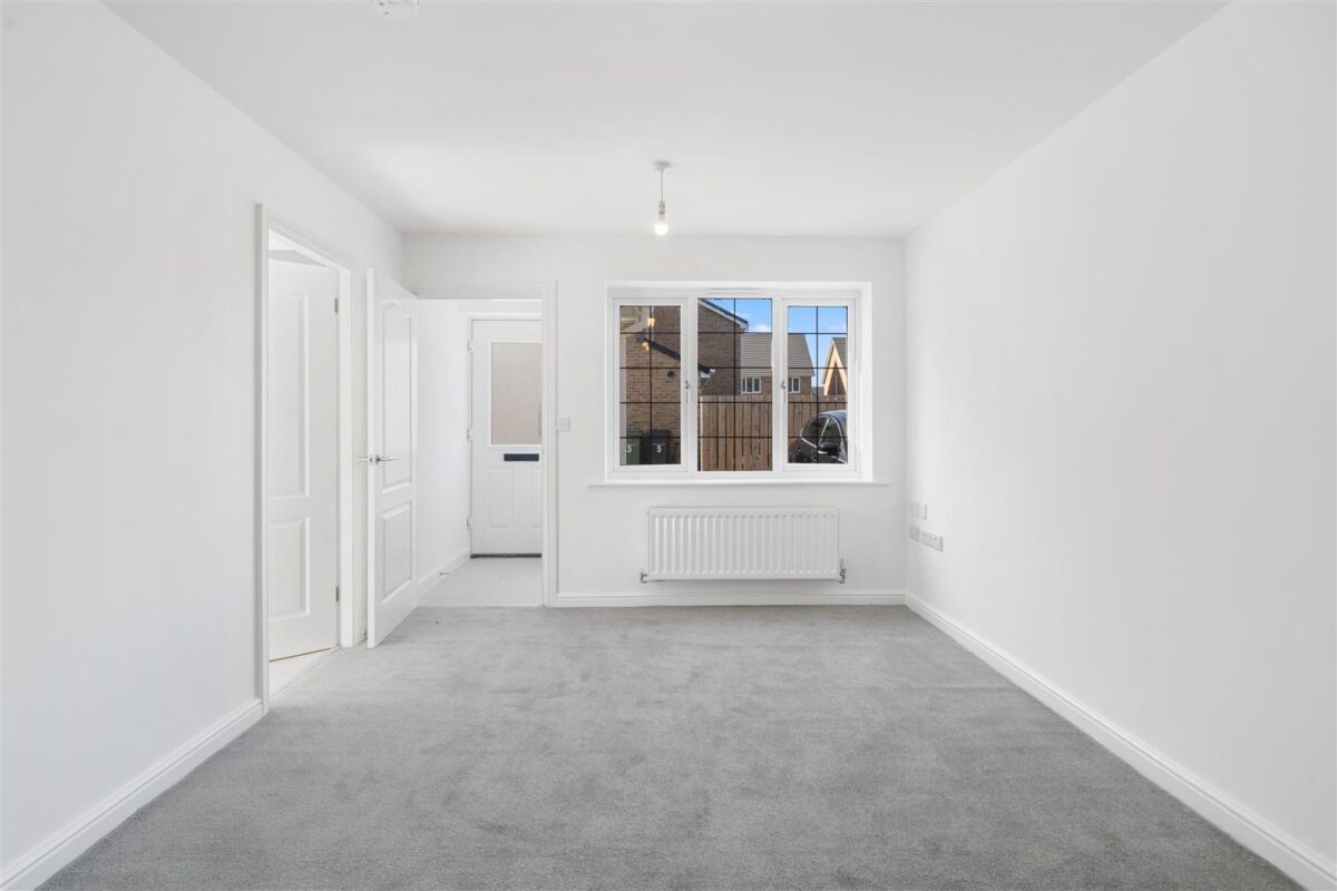 Martingale Close, Aintree Village