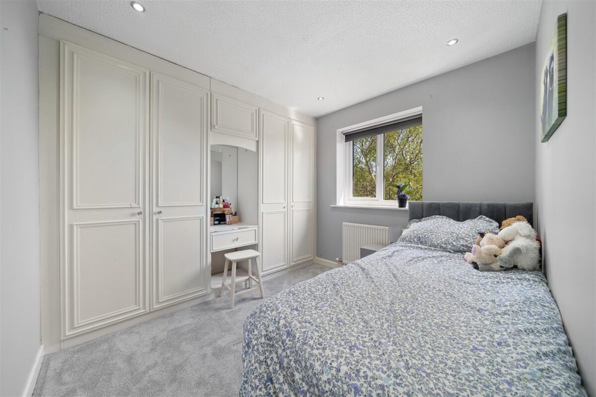 Sprig Close, Aintree