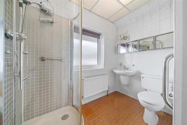 Mostyn Avenue, Aintree Village