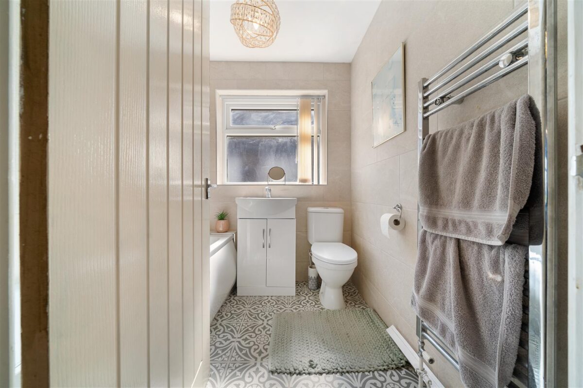 Kempton Park Road, Aintree Village