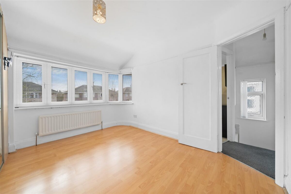 Oriel Drive, Aintree Village