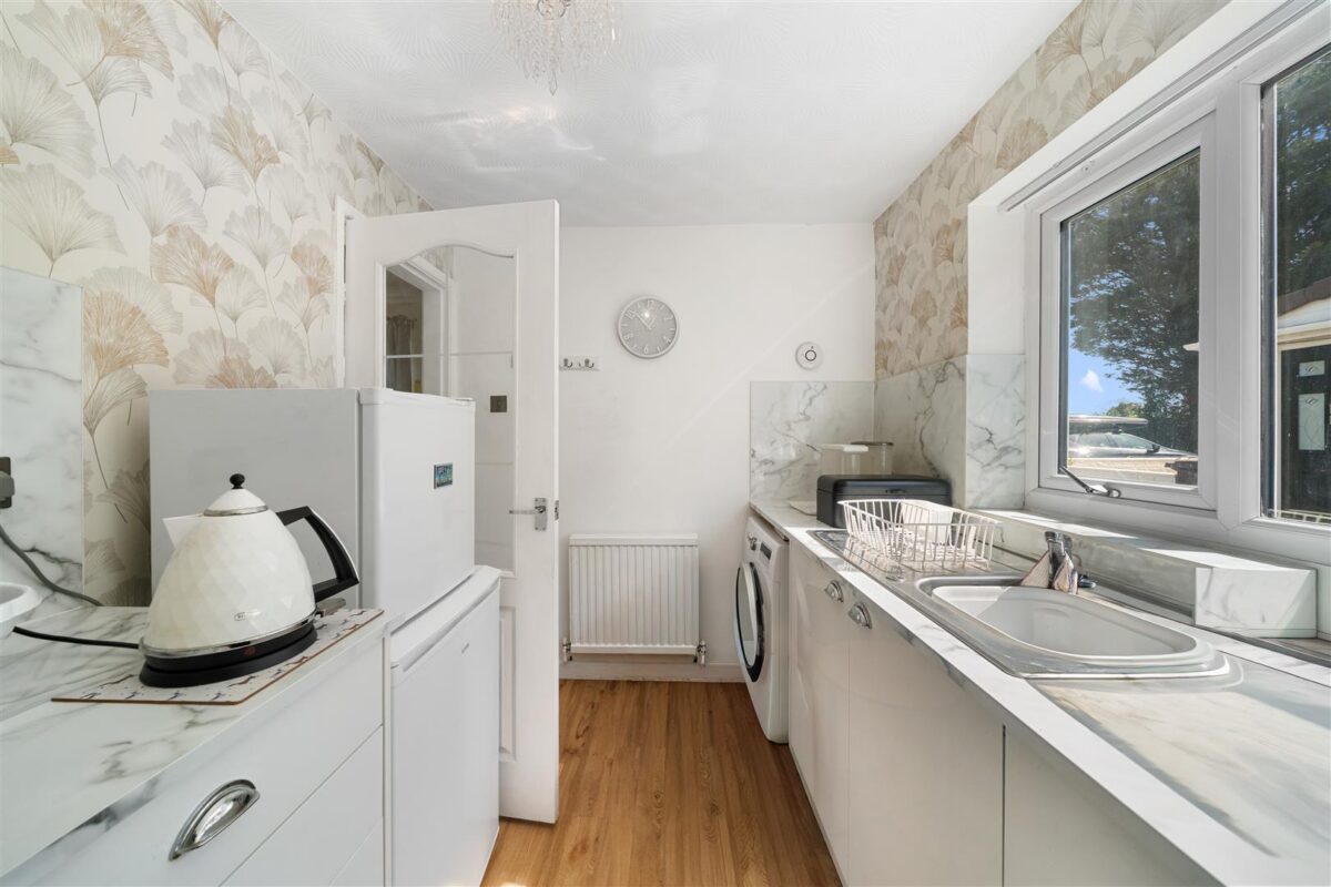 Kempton Park Road, Aintree Village