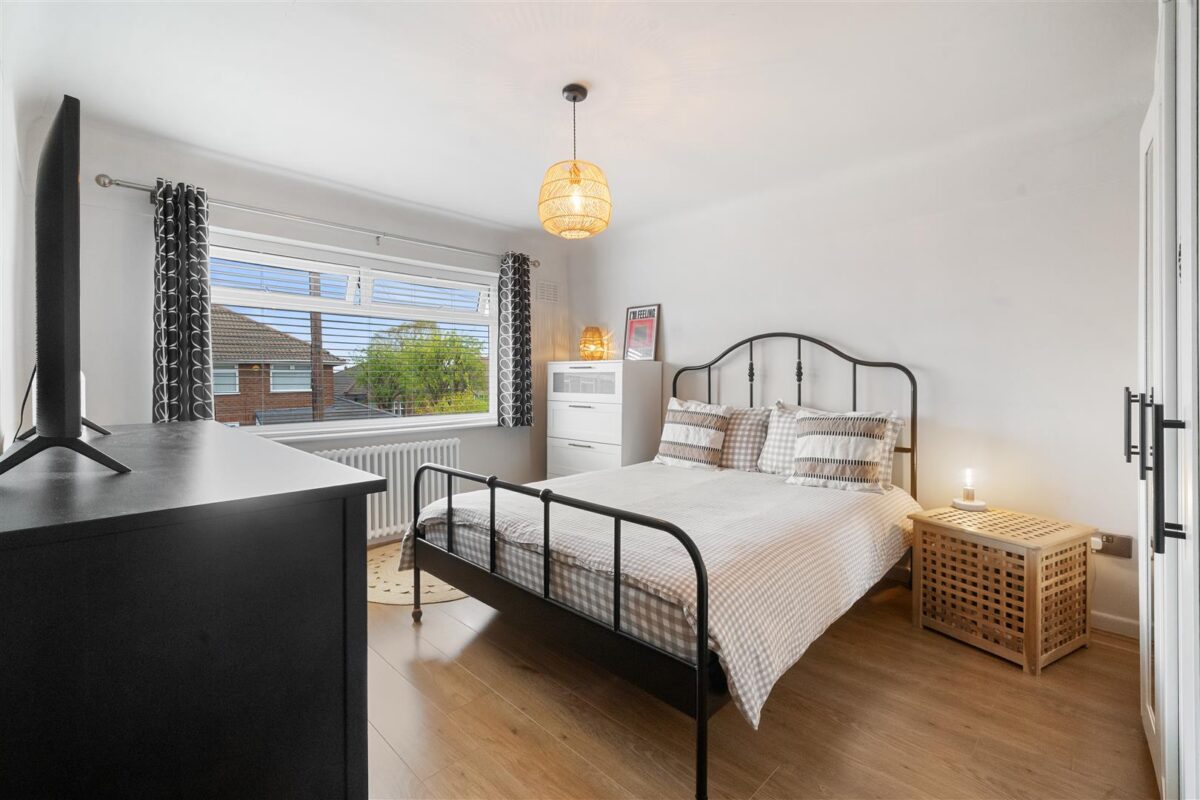 Shrewsbury Avenue, Aintree Village