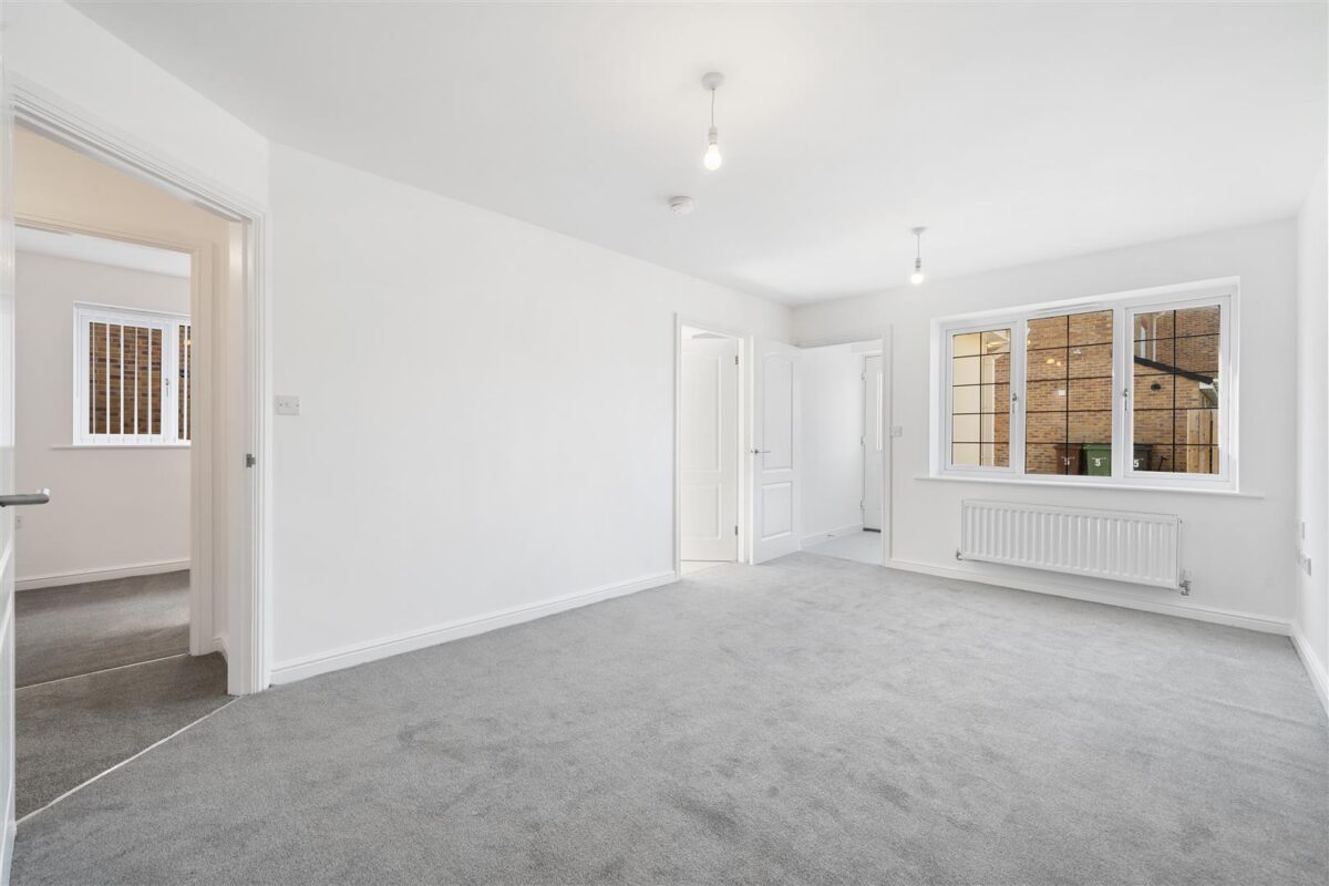 Martingale Close, Aintree Village