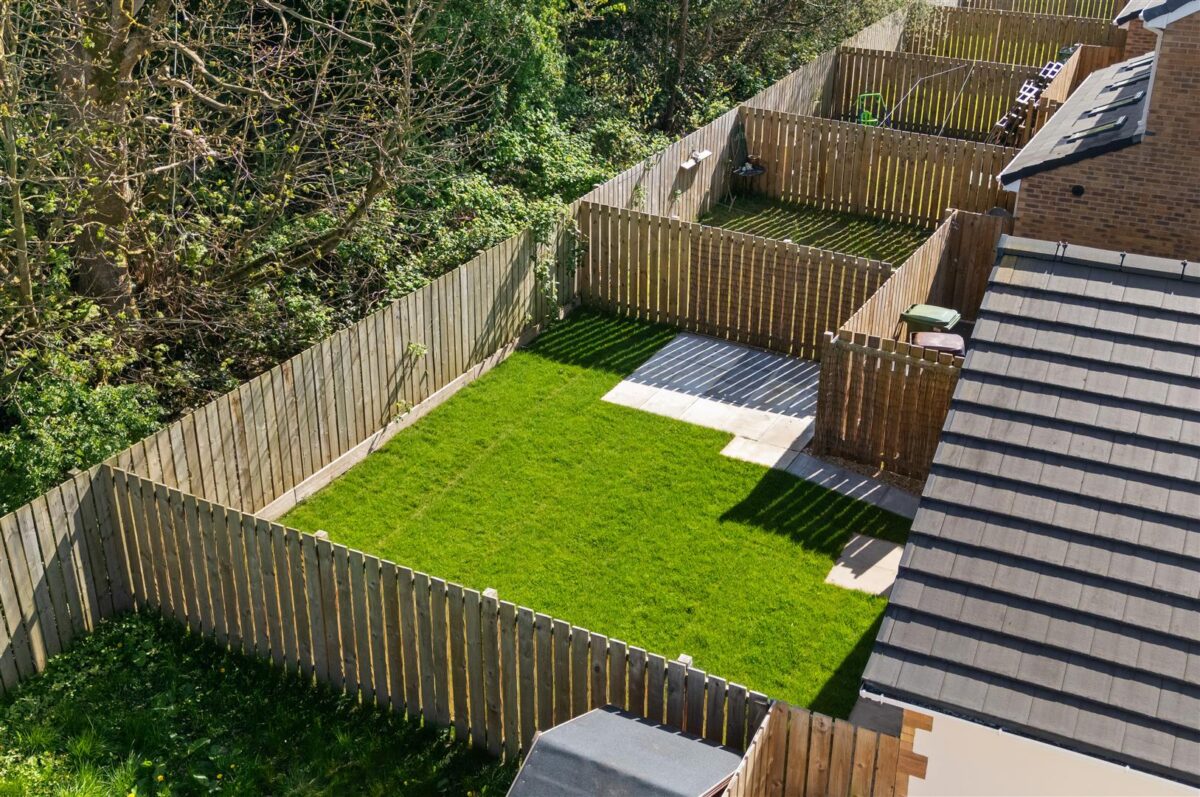 Martingale Close, Aintree Village