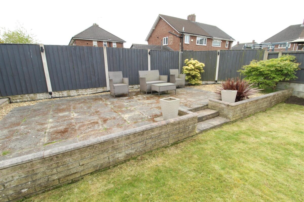 Rossall Avenue, Aintree Village