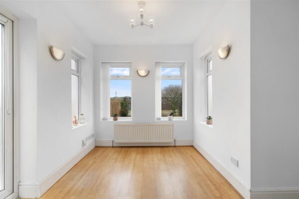 Oriel Drive, Aintree Village