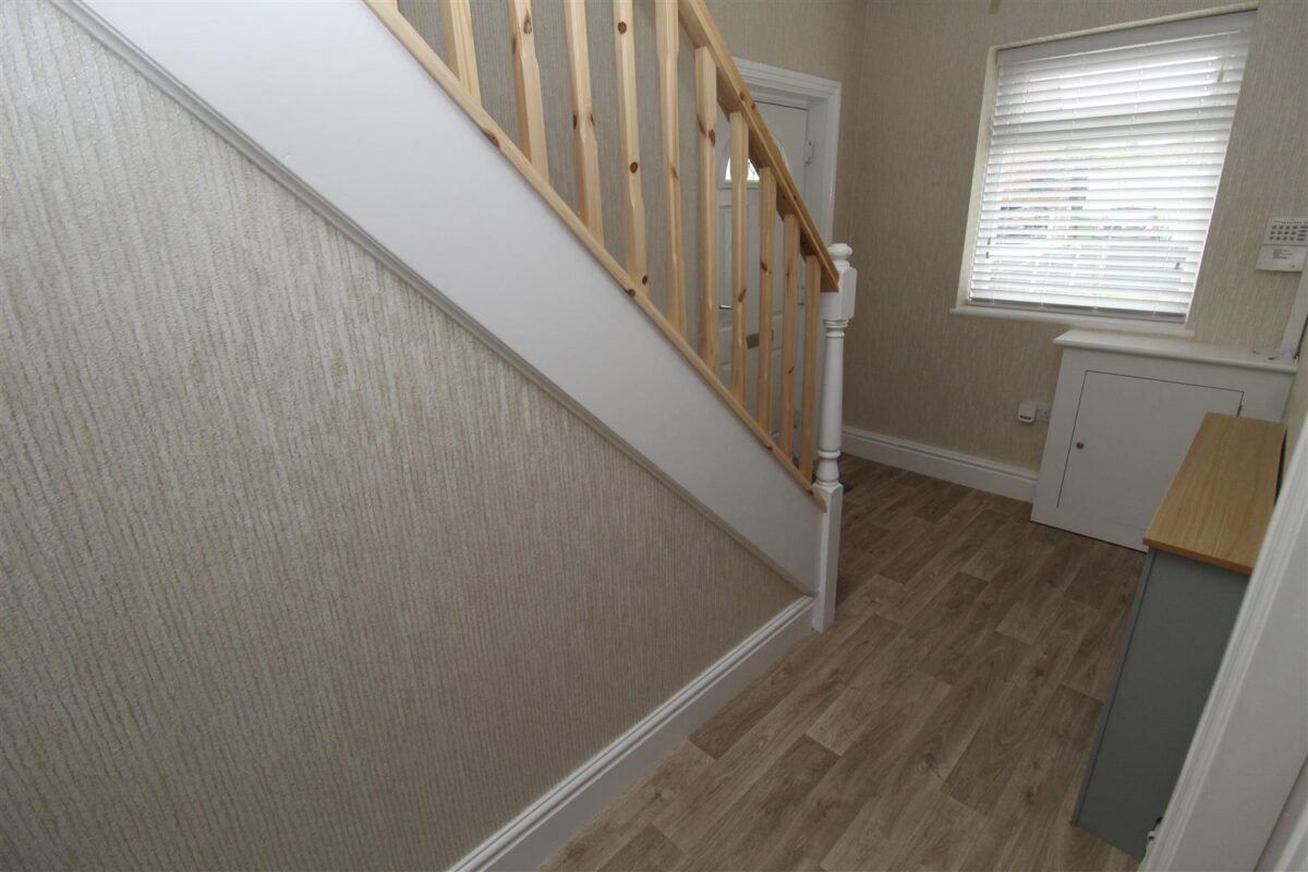 Rossall Avenue, Aintree Village