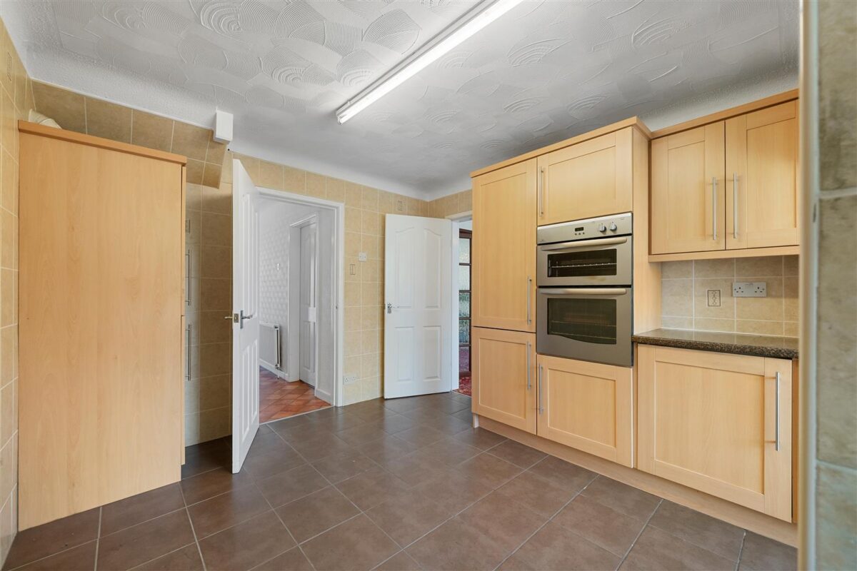 Sandhurst Drive, Aintree Village