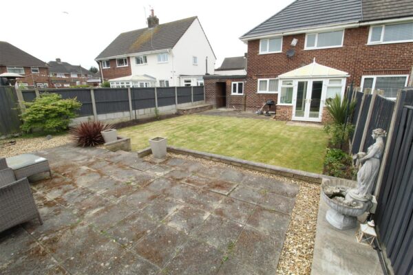 Rossall Avenue, Aintree Village