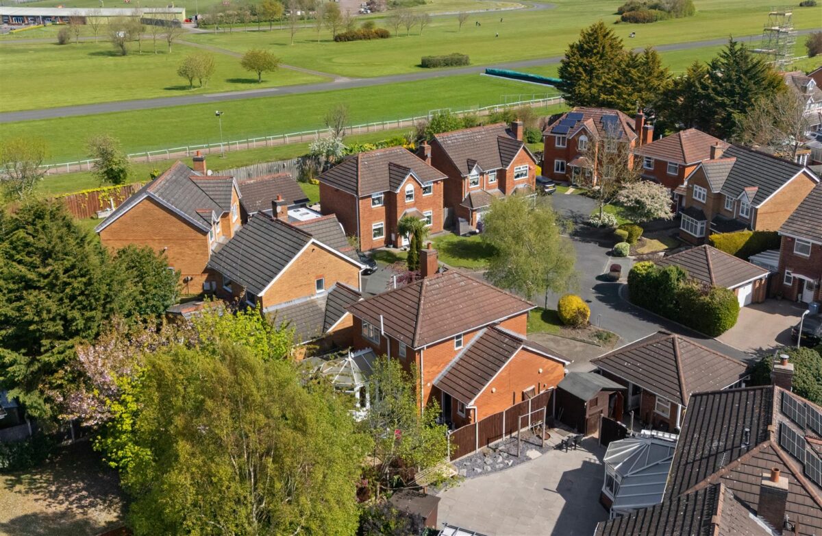 Sprig Close, Aintree