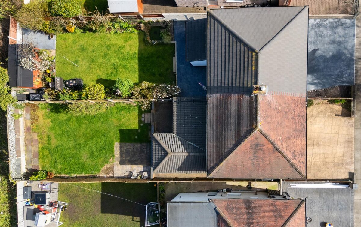 Oriel Drive, Aintree Village