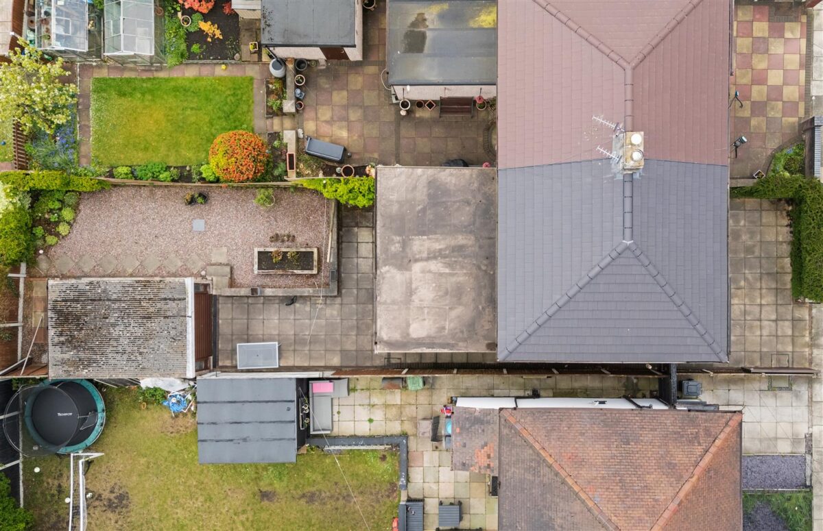 Mostyn Avenue, Aintree Village