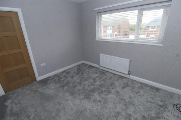 Rossall Avenue, Aintree Village