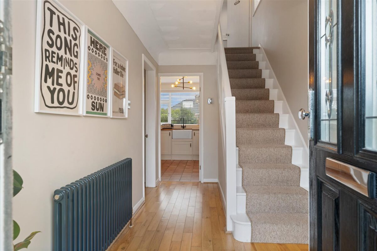 Shrewsbury Avenue, Aintree Village