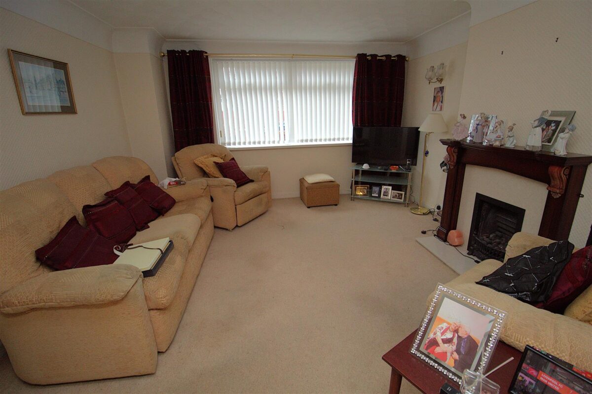 Taunton Drive, Aintree Village